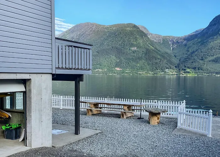 Stunning In Vallavik With Wifi * Djønno