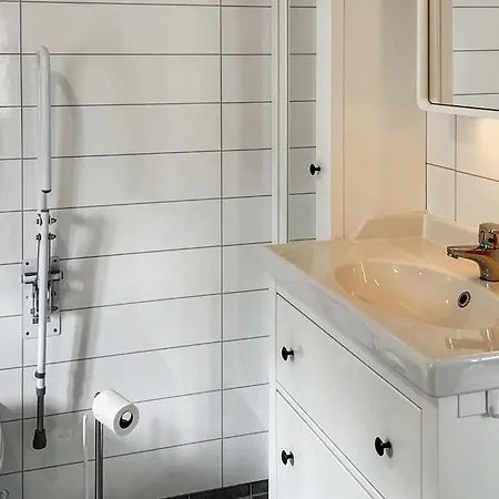 Stunning In Vallavik With Wifi *