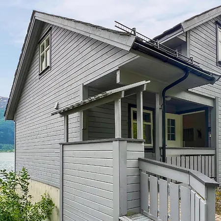 Stunning In Vallavik With Wifi