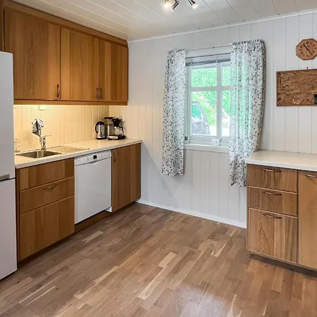 Hébergement de vacances Stunning In Vallavik With Wifi *