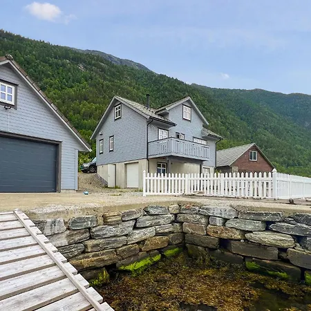 Stunning In Vallavik With Wifi * Djonno